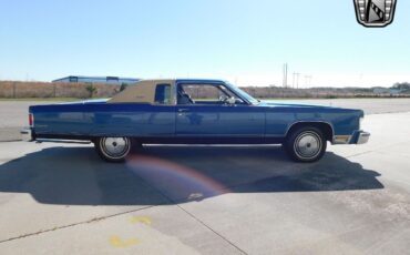 Lincoln-Continental-1976-3