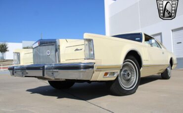 Lincoln-Continental-1977-4