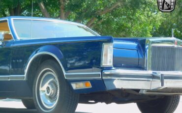 Lincoln-Continental-1977-6