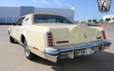 Lincoln-Continental-1977-9