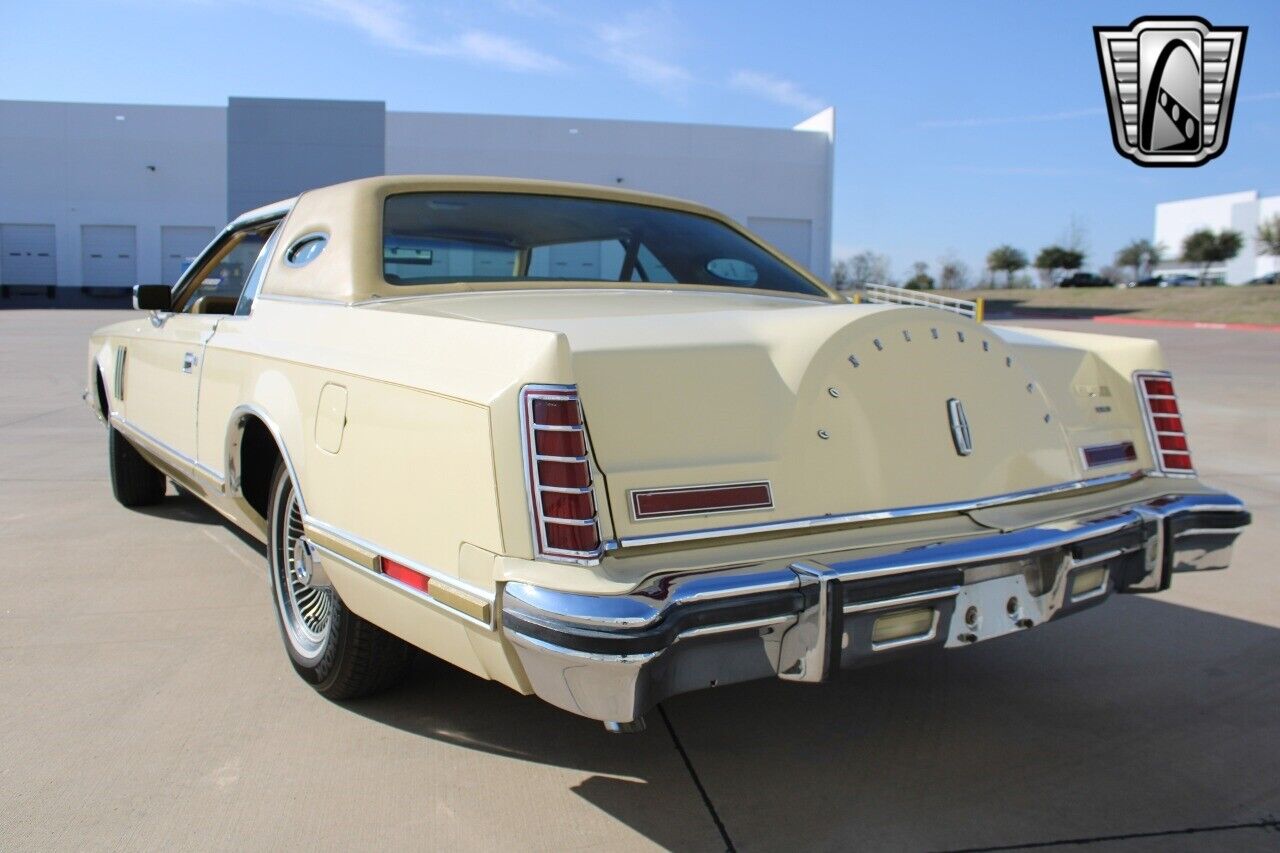 Lincoln-Continental-1977-9