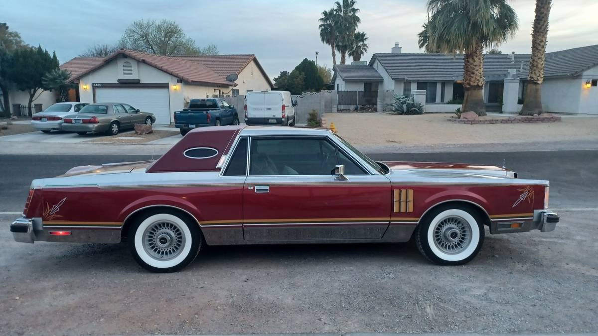 Lincoln-Continental-1981-3