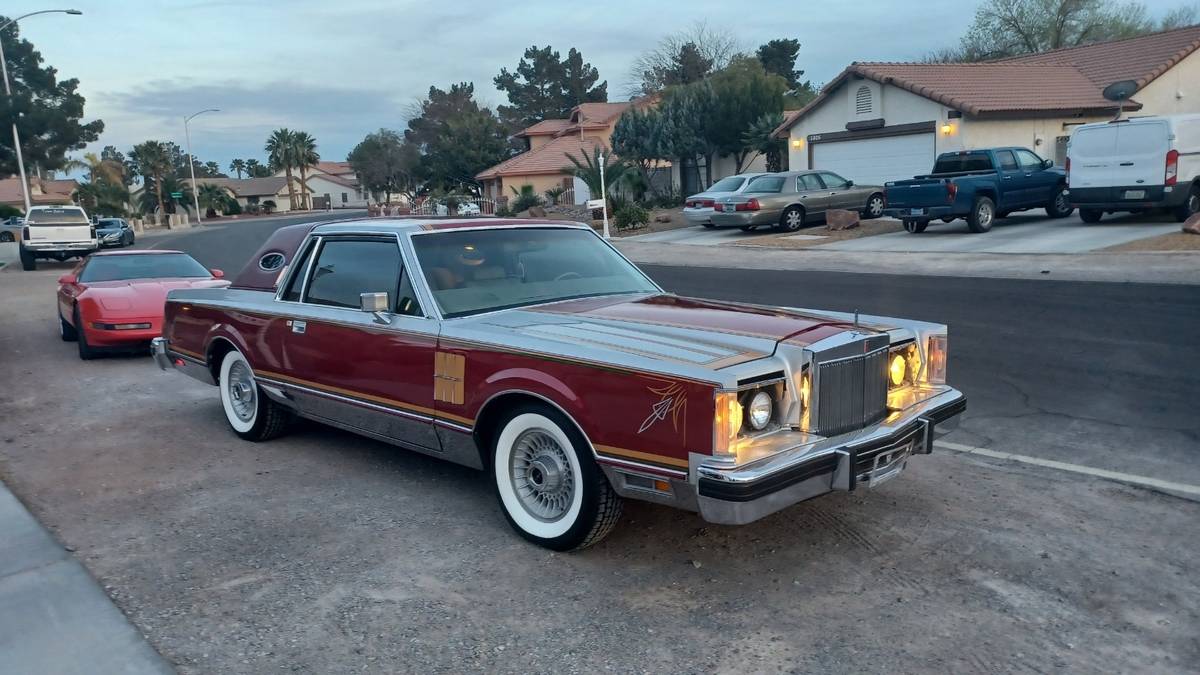 Lincoln-Continental-1981-4