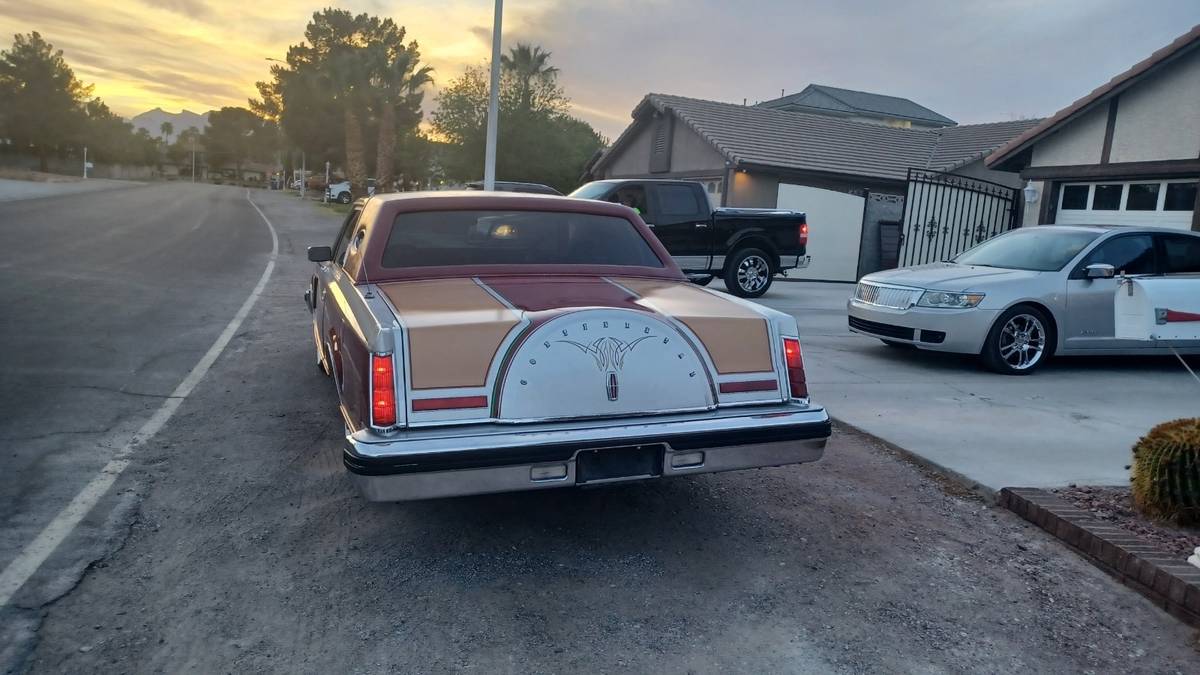 Lincoln-Continental-1981