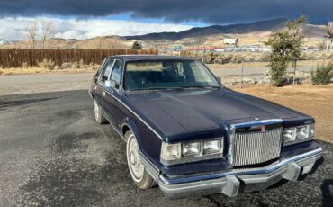 Lincoln-Continental-1982-5