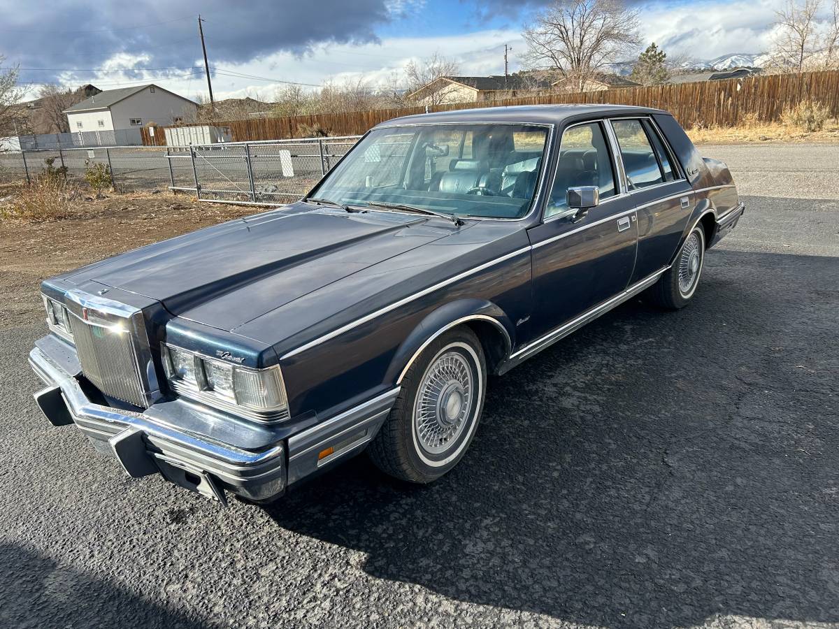 Lincoln-Continental-1982-6