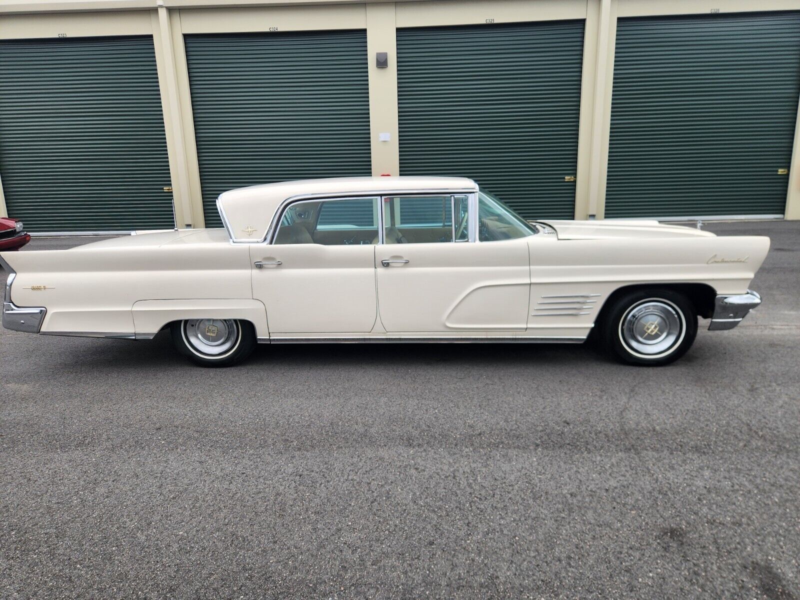 Lincoln-Continental-Berline-1960-35