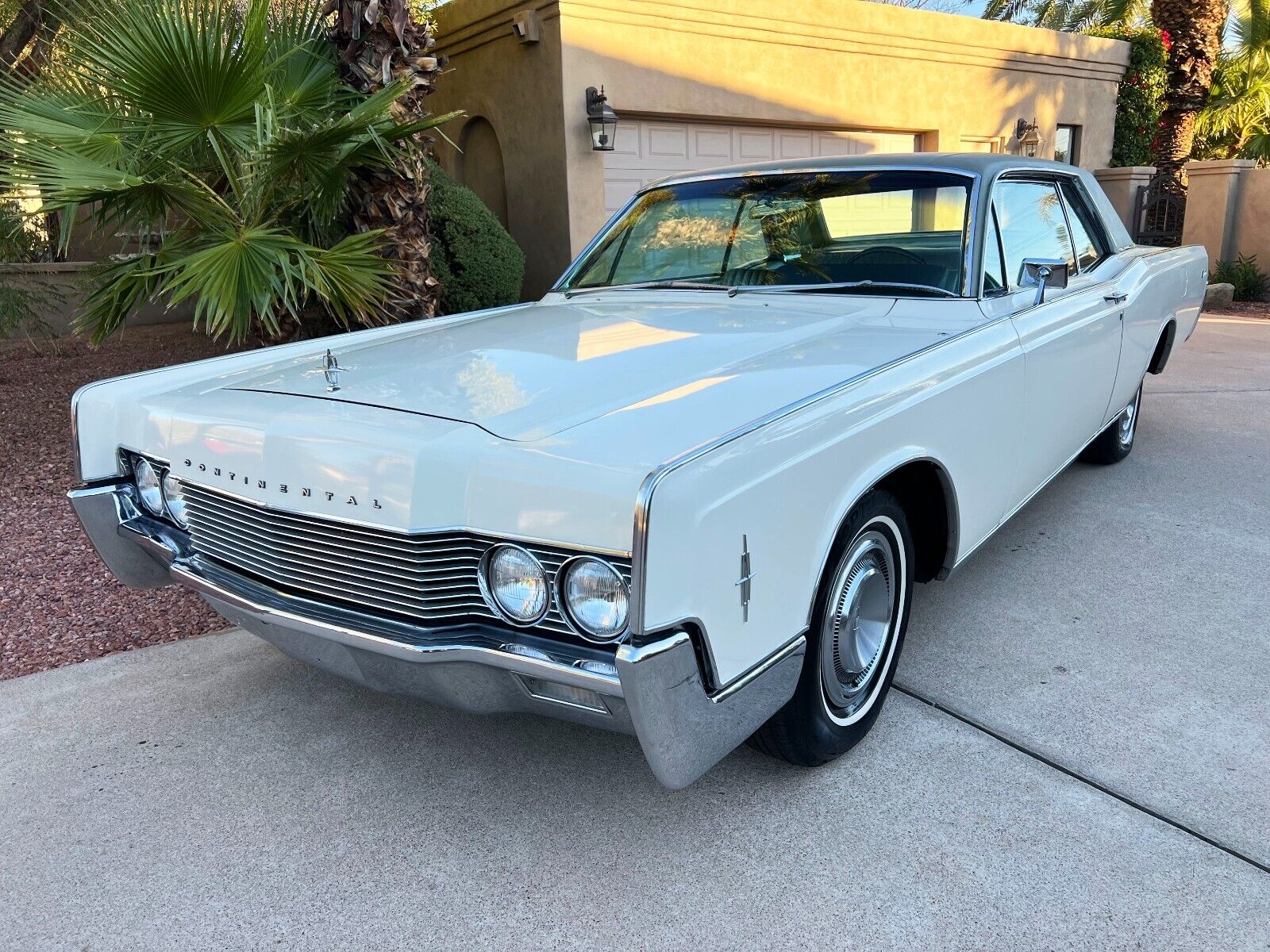 Lincoln-Continental-Coupe-1966-1