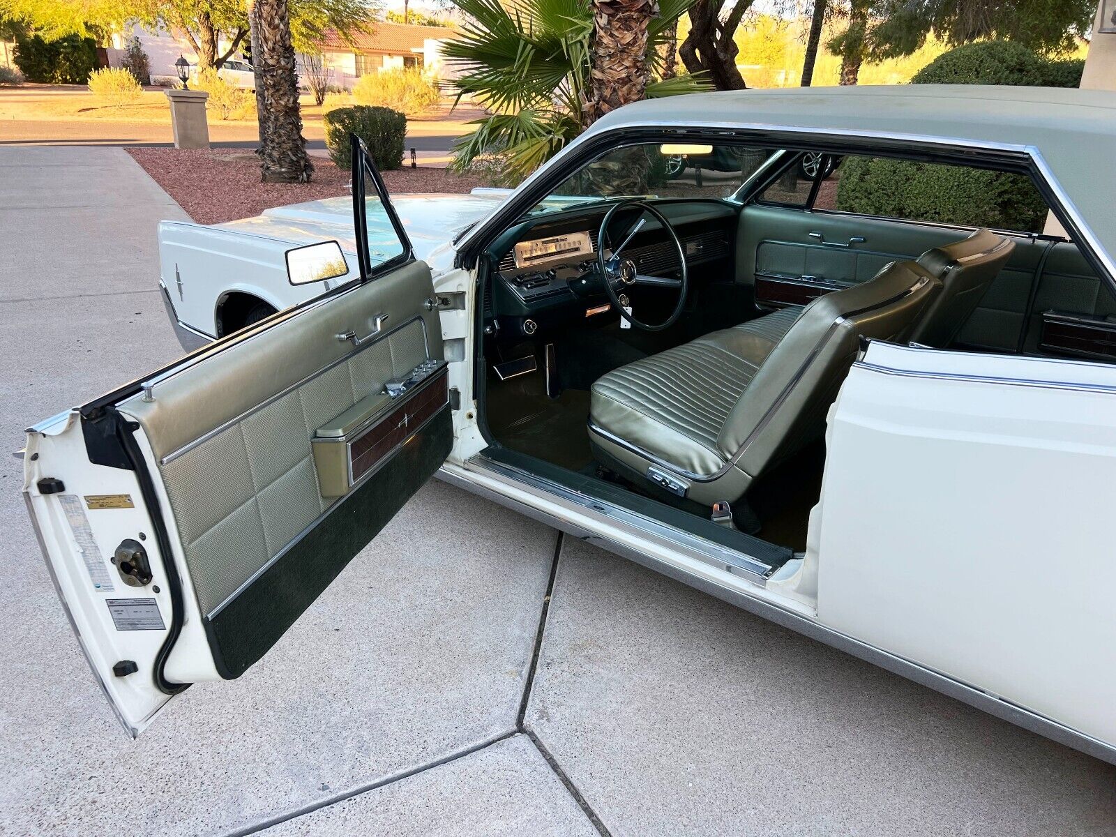 Lincoln-Continental-Coupe-1966-10