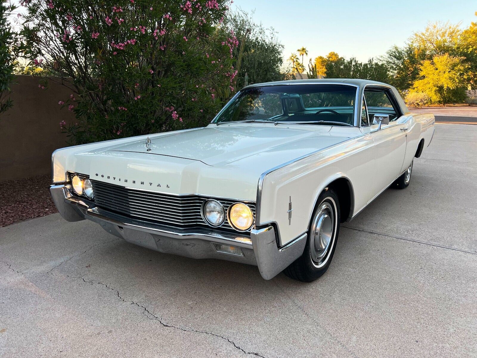 Lincoln-Continental-Coupe-1966-19