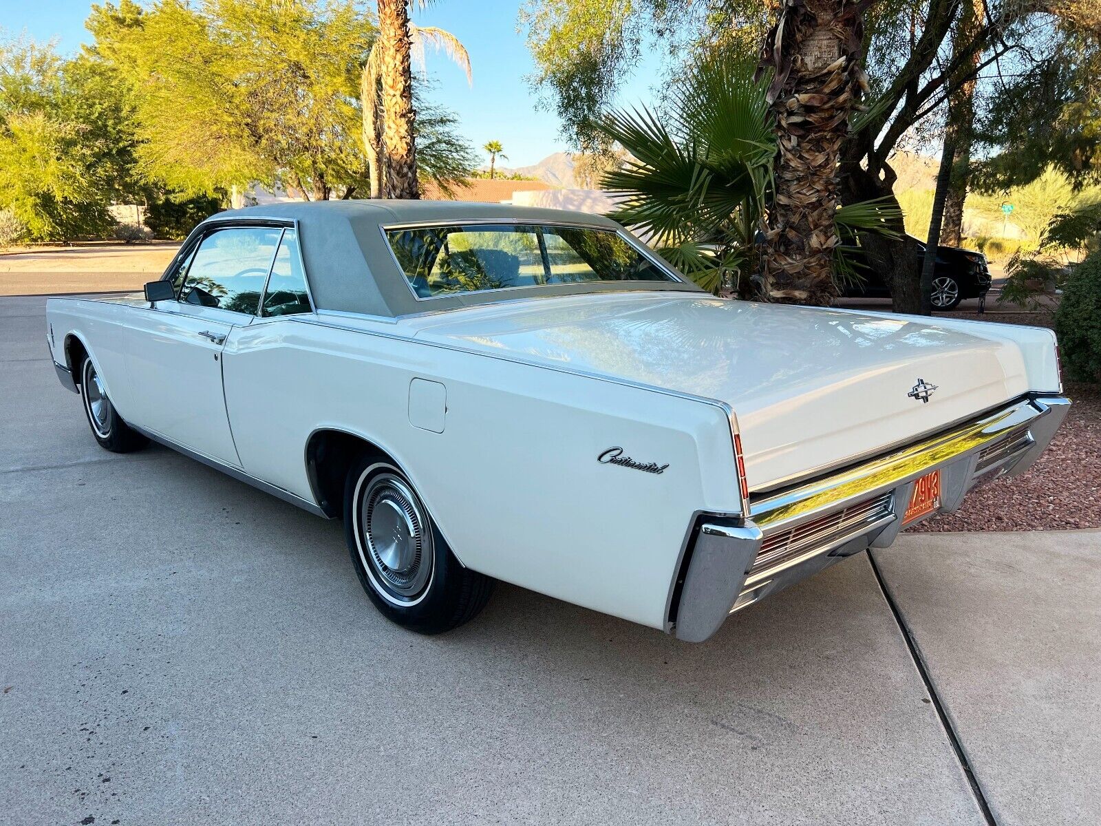 Lincoln-Continental-Coupe-1966-3