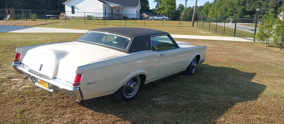 Lincoln-Continental-mark-iii-1969-3