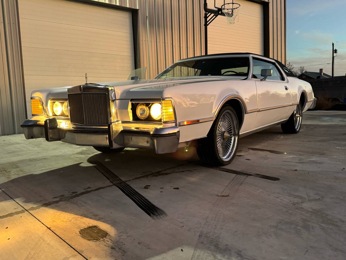 Lincoln-Continental-mark-iv-1976-3