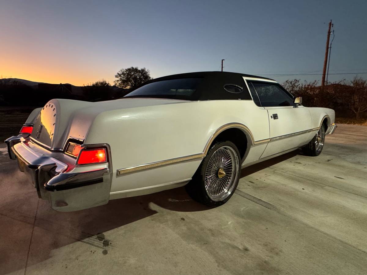 Lincoln-Continental-mark-iv-1976-5