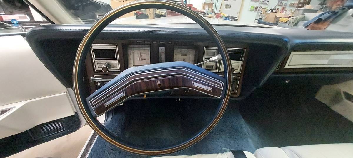 Lincoln-Continental-mark-v-1979-10