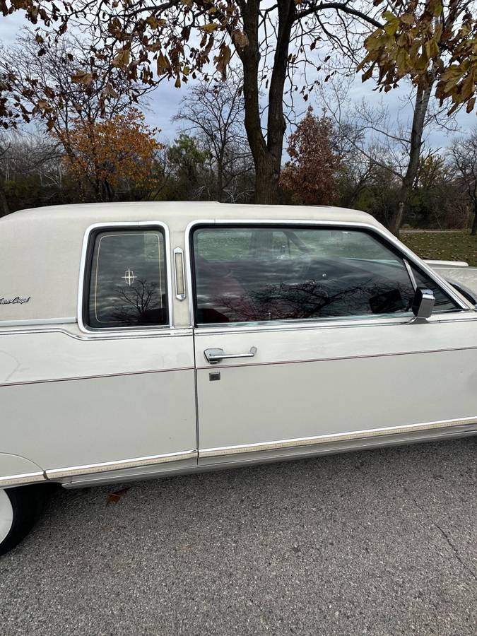 Lincoln-Continental-town-coupe-1975-13