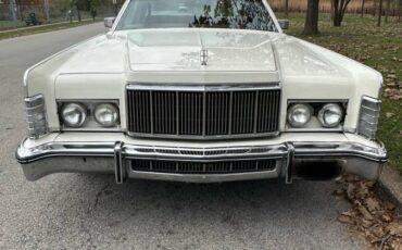 Lincoln-Continental-town-coupe-1975-14