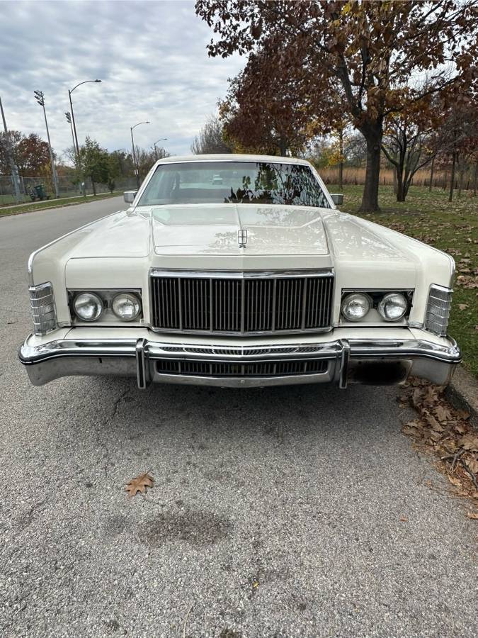 Lincoln-Continental-town-coupe-1975-14