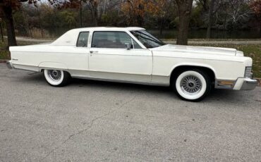 Lincoln-Continental-town-coupe-1975-15