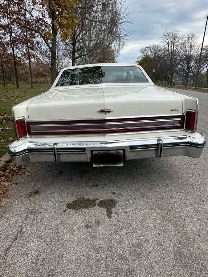 Lincoln-Continental-town-coupe-1975-3