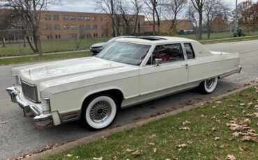 Lincoln-Continental-town-coupe-1975