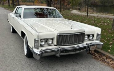 Lincoln-Continental-town-coupe-1975-4