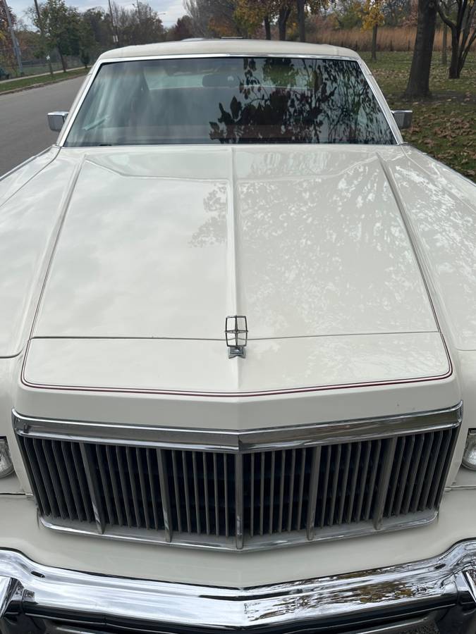 Lincoln-Continental-town-coupe-1975-5