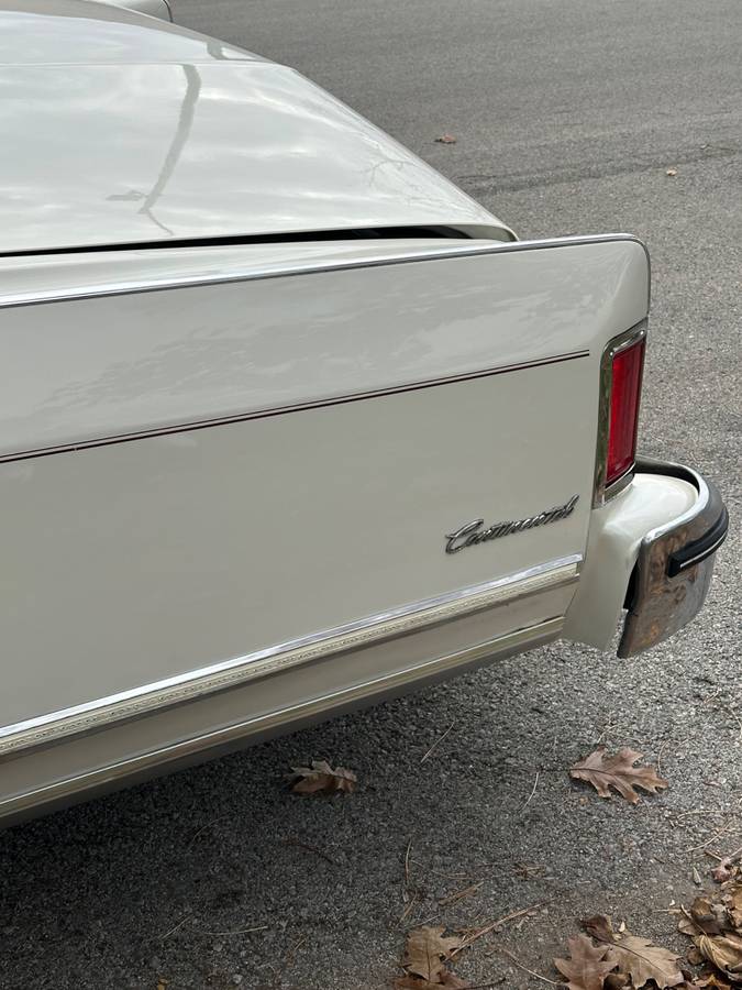 Lincoln-Continental-town-coupe-1975-7