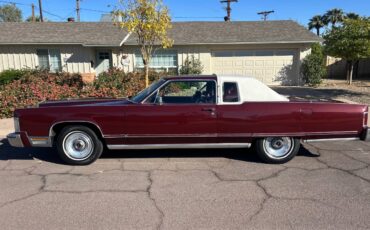 Lincoln-Continental-town-coupe-1977-1