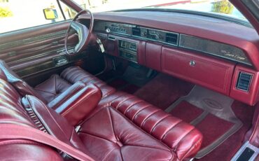 Lincoln-Continental-town-coupe-1977-11