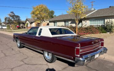 Lincoln-Continental-town-coupe-1977-2