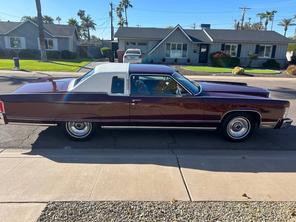 Lincoln-Continental-town-coupe-1977-3