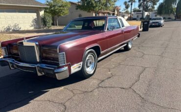 Lincoln-Continental-town-coupe-1977