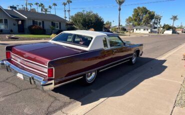 Lincoln-Continental-town-coupe-1977-4