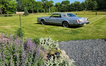 Lincoln-Mark-Series-Coupe-1977-2