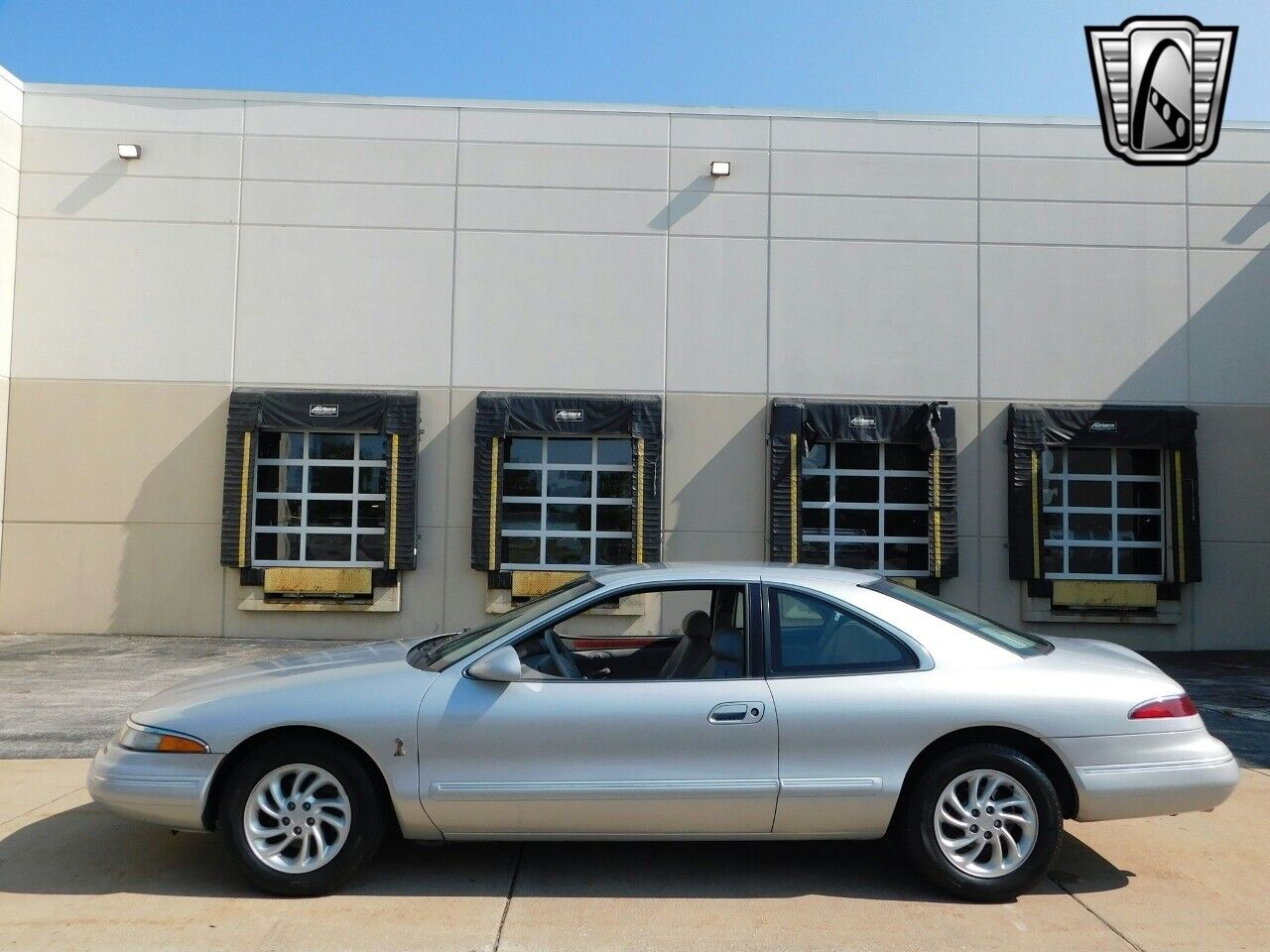 Lincoln-Mark-Series-Coupe-1995-4