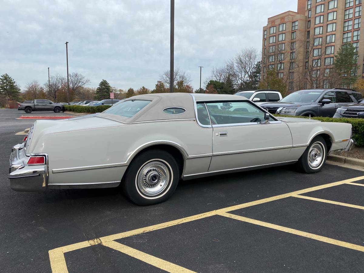 Lincoln-Mark-iv-1976