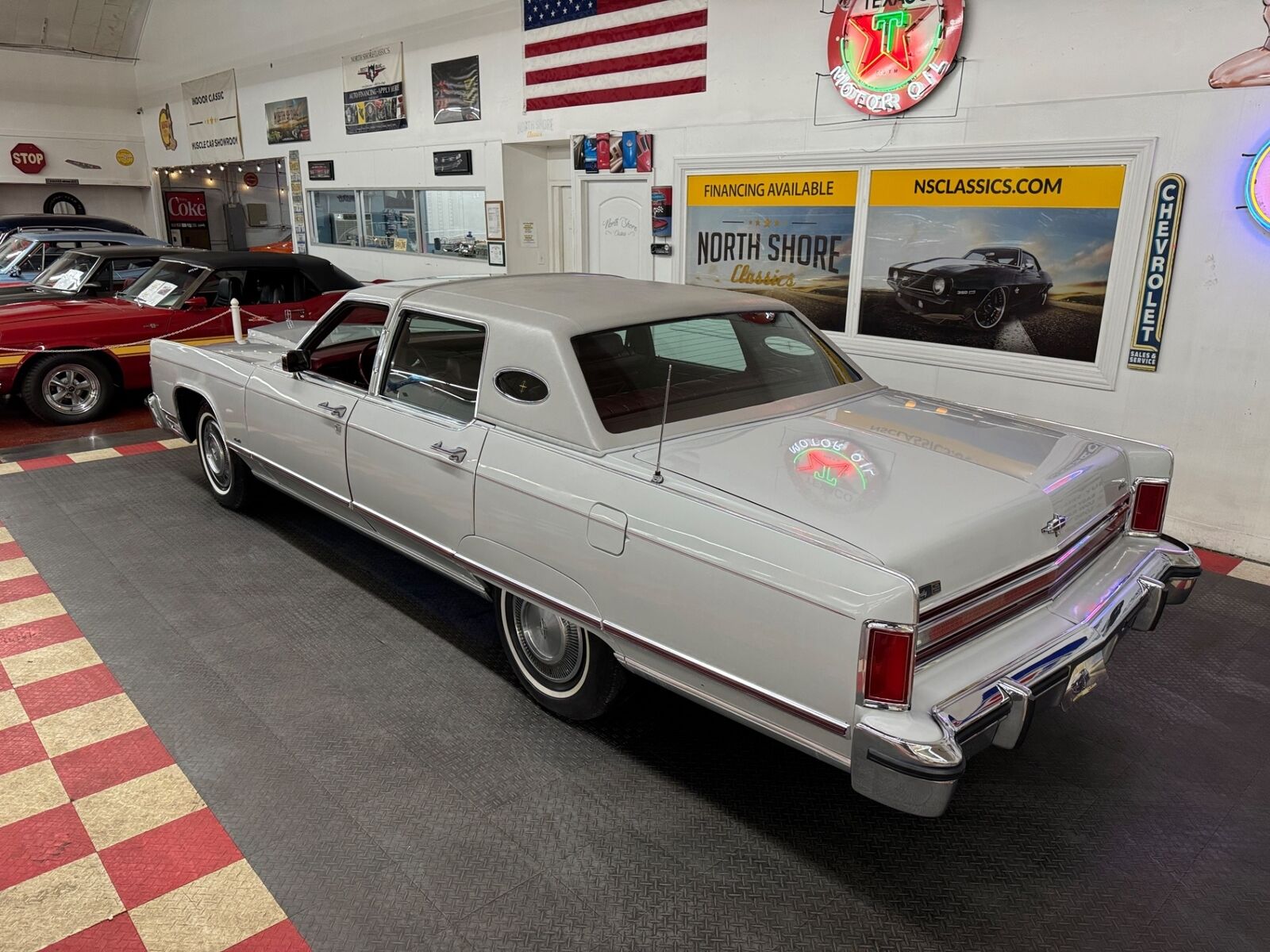 Lincoln-Town-Car-1977-2