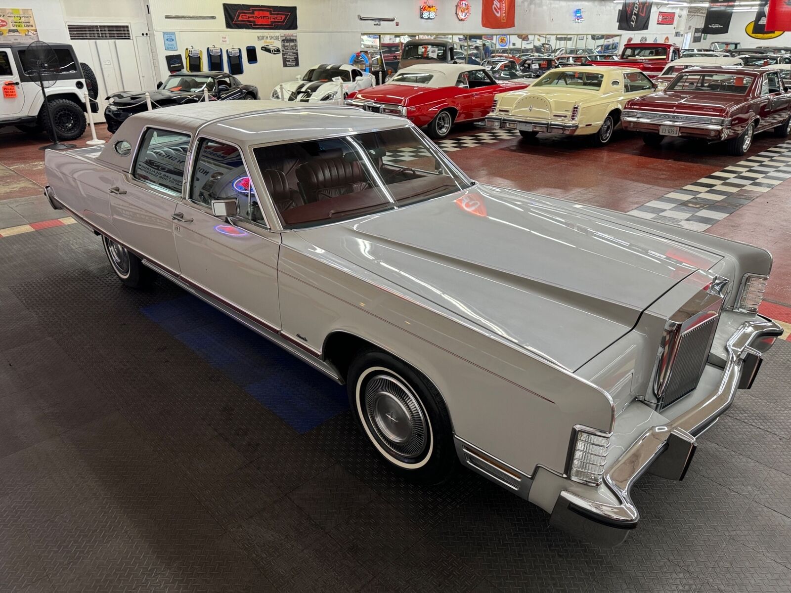 Lincoln-Town-Car-1977-21