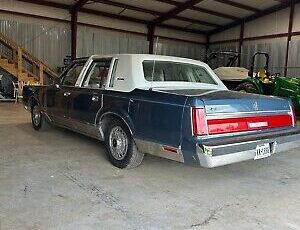 Lincoln-Town-Car-1985-1