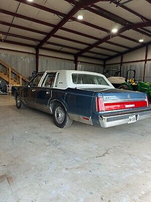 Lincoln-Town-Car-1985-1