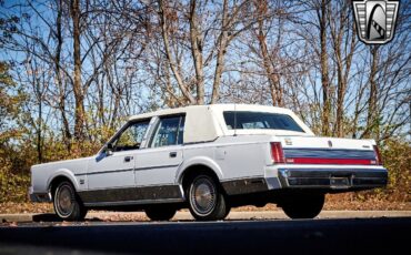 Lincoln-Town-Car-1989-4