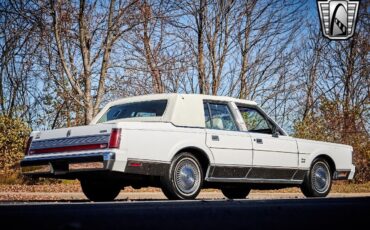 Lincoln-Town-Car-1989-6