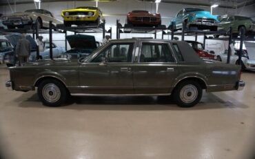 Lincoln-Town-Car-Berline-1984-2