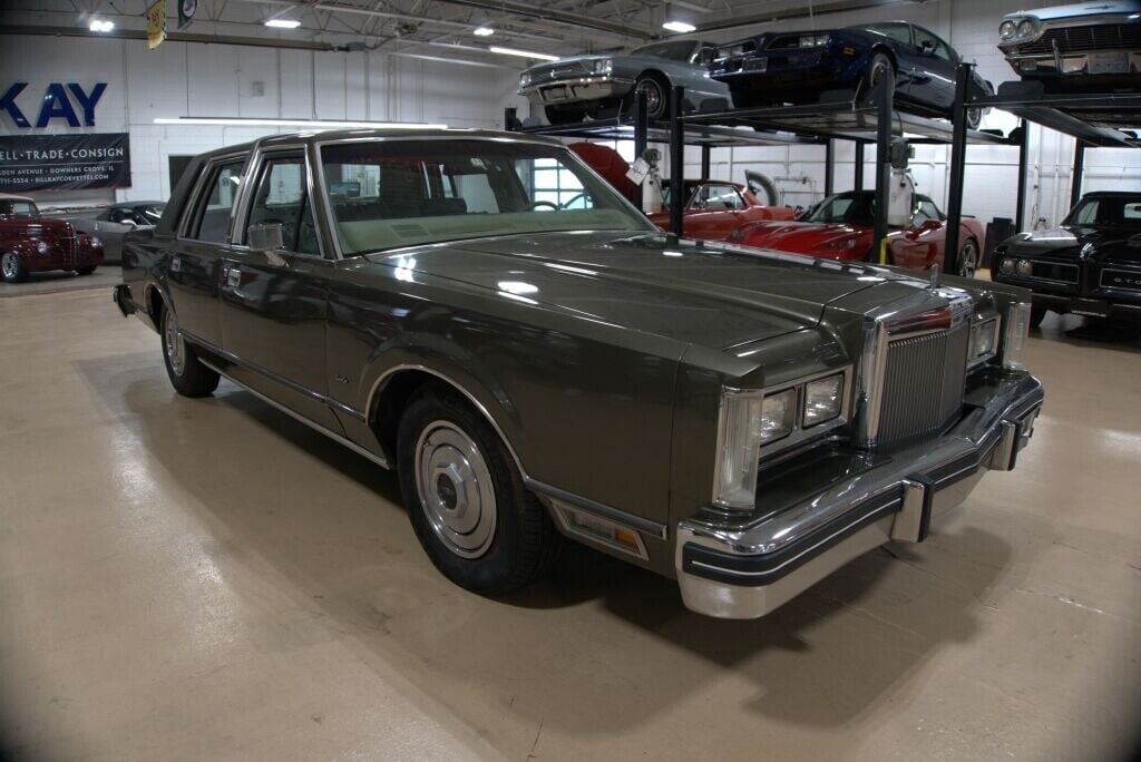 Lincoln-Town-Car-Berline-1984-7