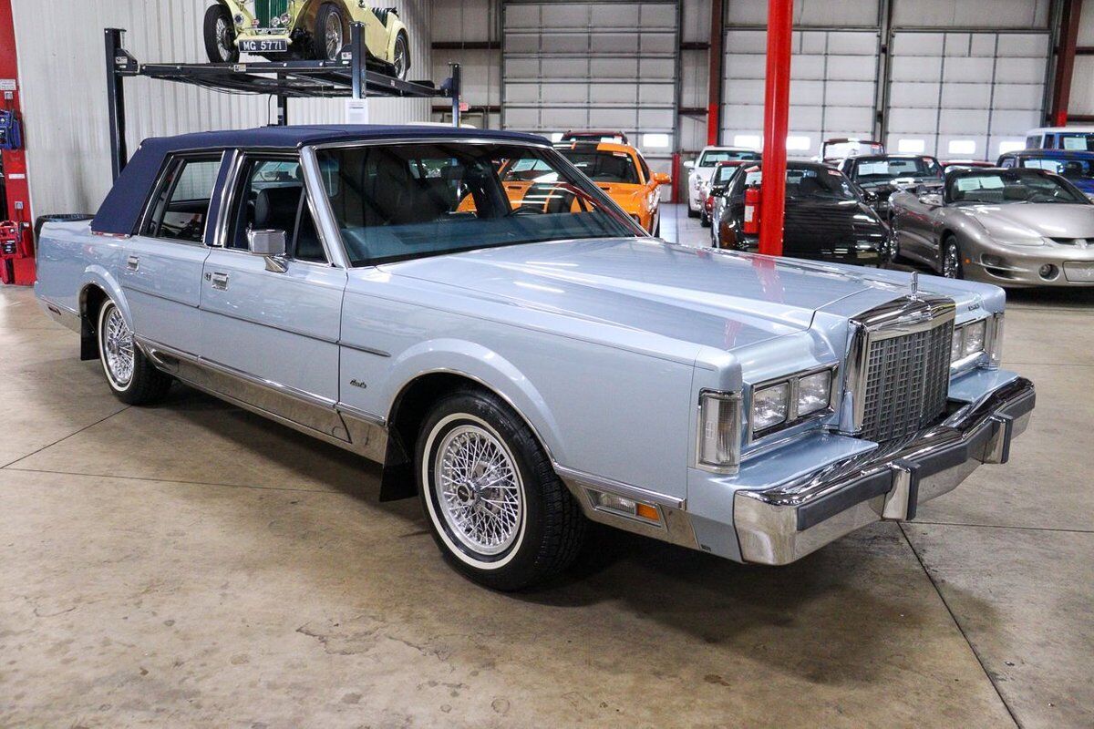 Lincoln-Town-Car-Berline-1986-10