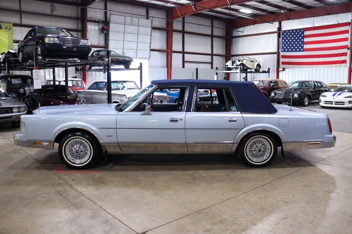 Lincoln-Town-Car-Berline-1986-2