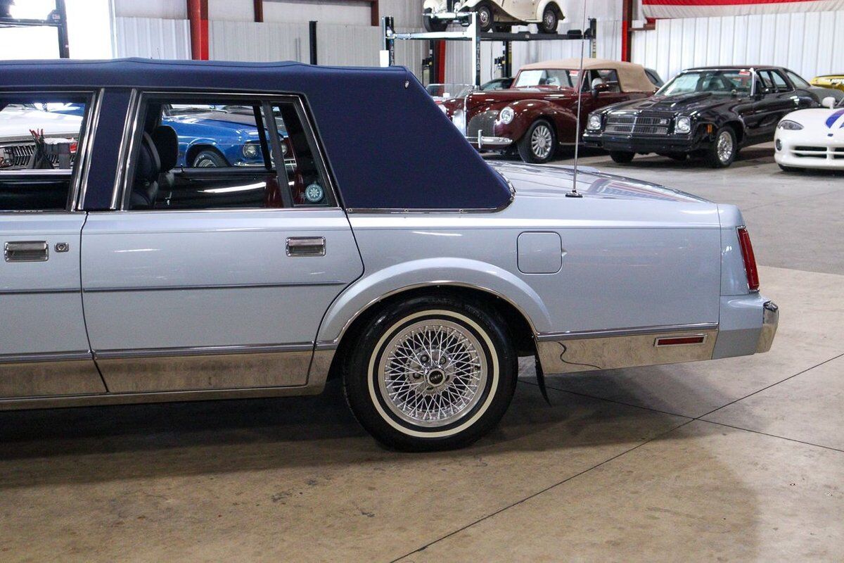 Lincoln-Town-Car-Berline-1986-3