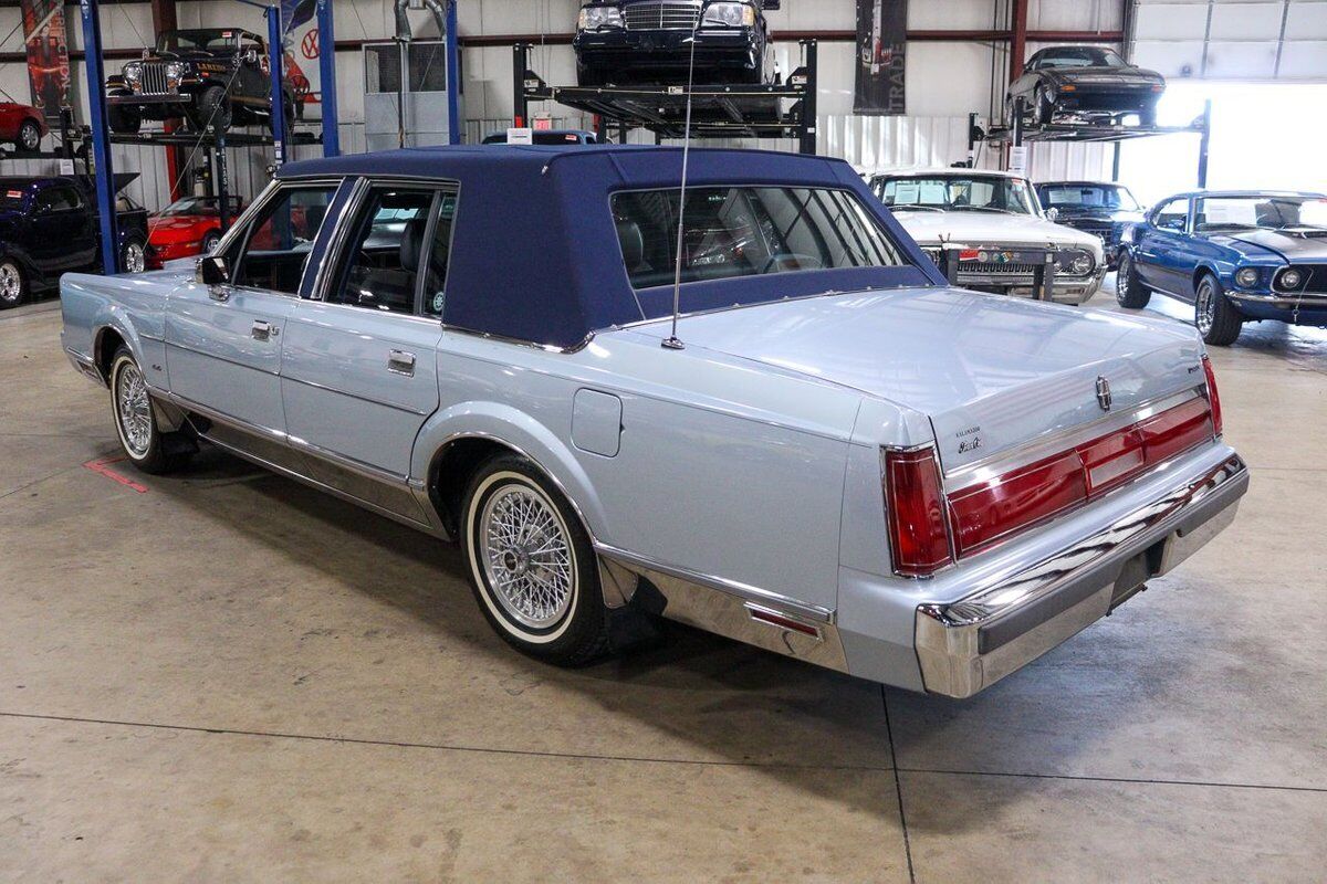 Lincoln-Town-Car-Berline-1986-4