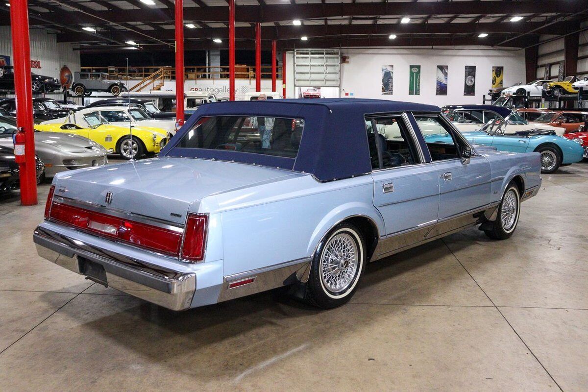 Lincoln-Town-Car-Berline-1986-6